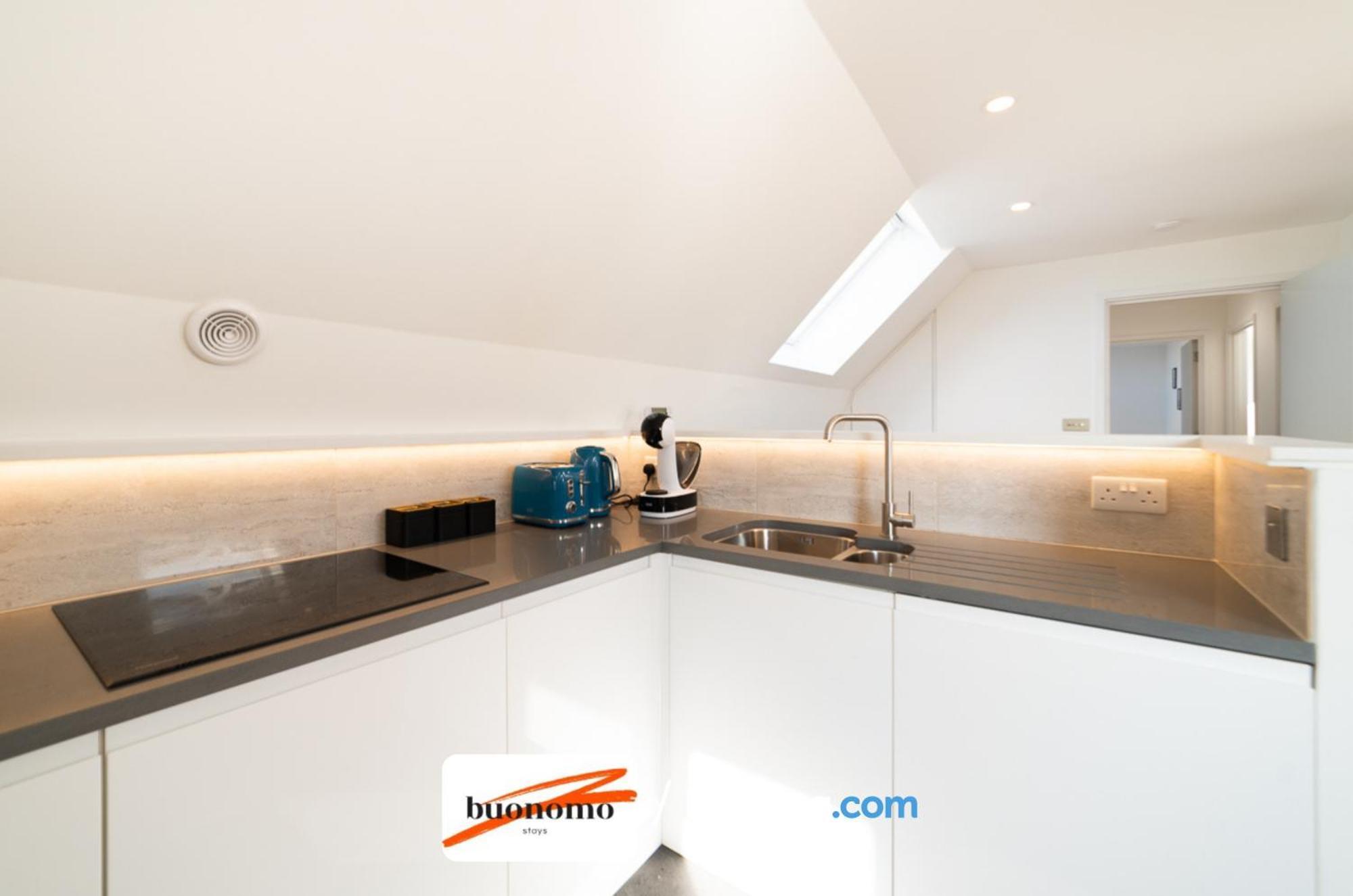 Two Bedroom Apartment At Buonomo Stays Short Lets & Serviced Accommodation London Bagian luar foto