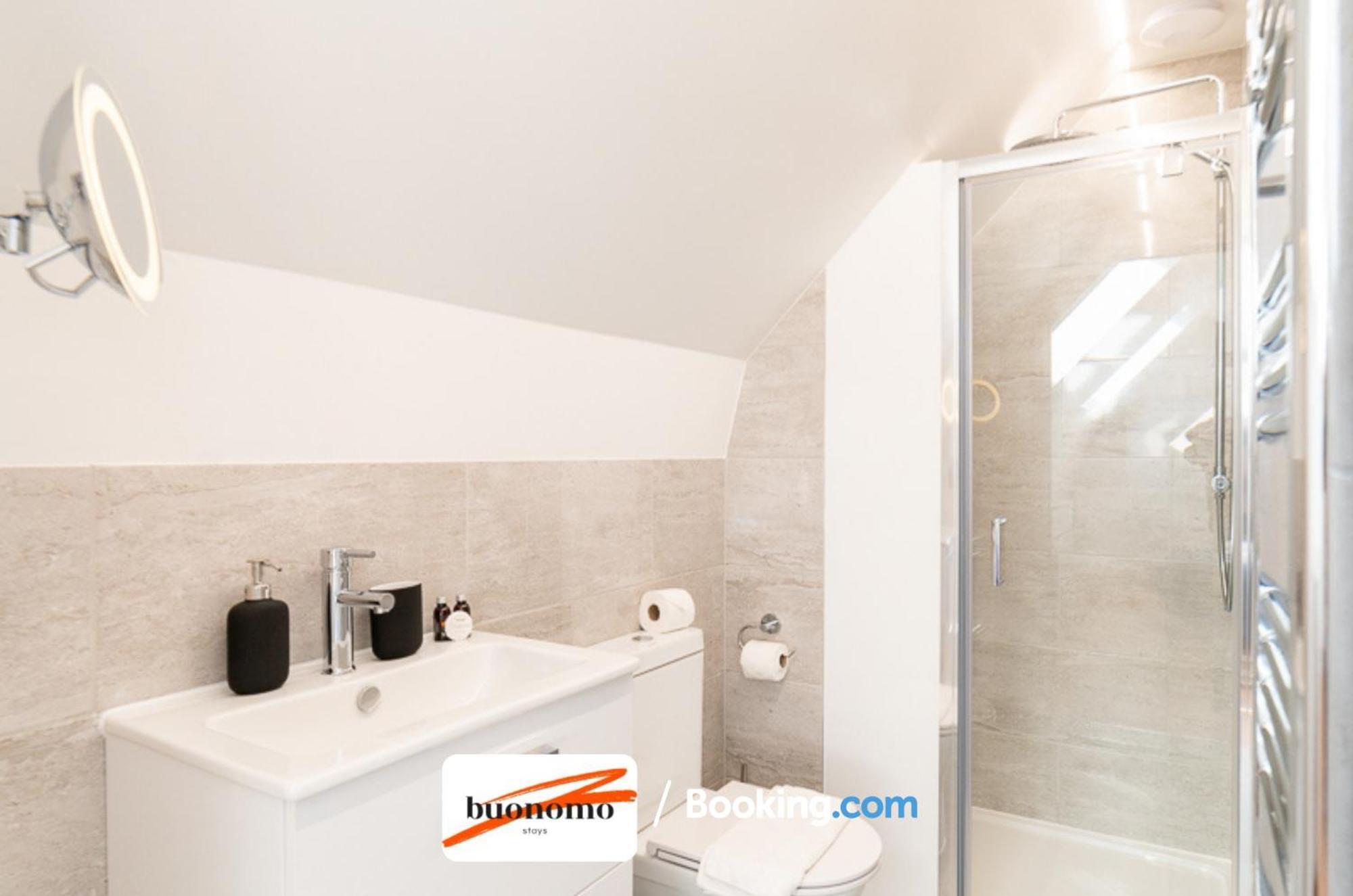 Two Bedroom Apartment At Buonomo Stays Short Lets & Serviced Accommodation London Bagian luar foto