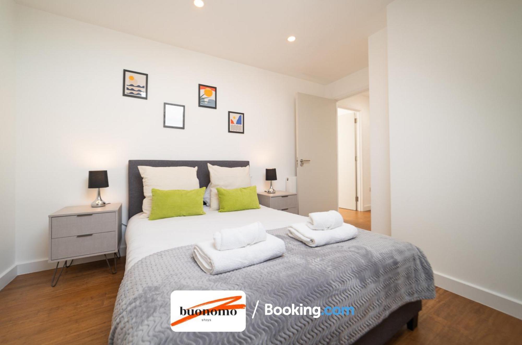 Two Bedroom Apartment At Buonomo Stays Short Lets & Serviced Accommodation London Bagian luar foto