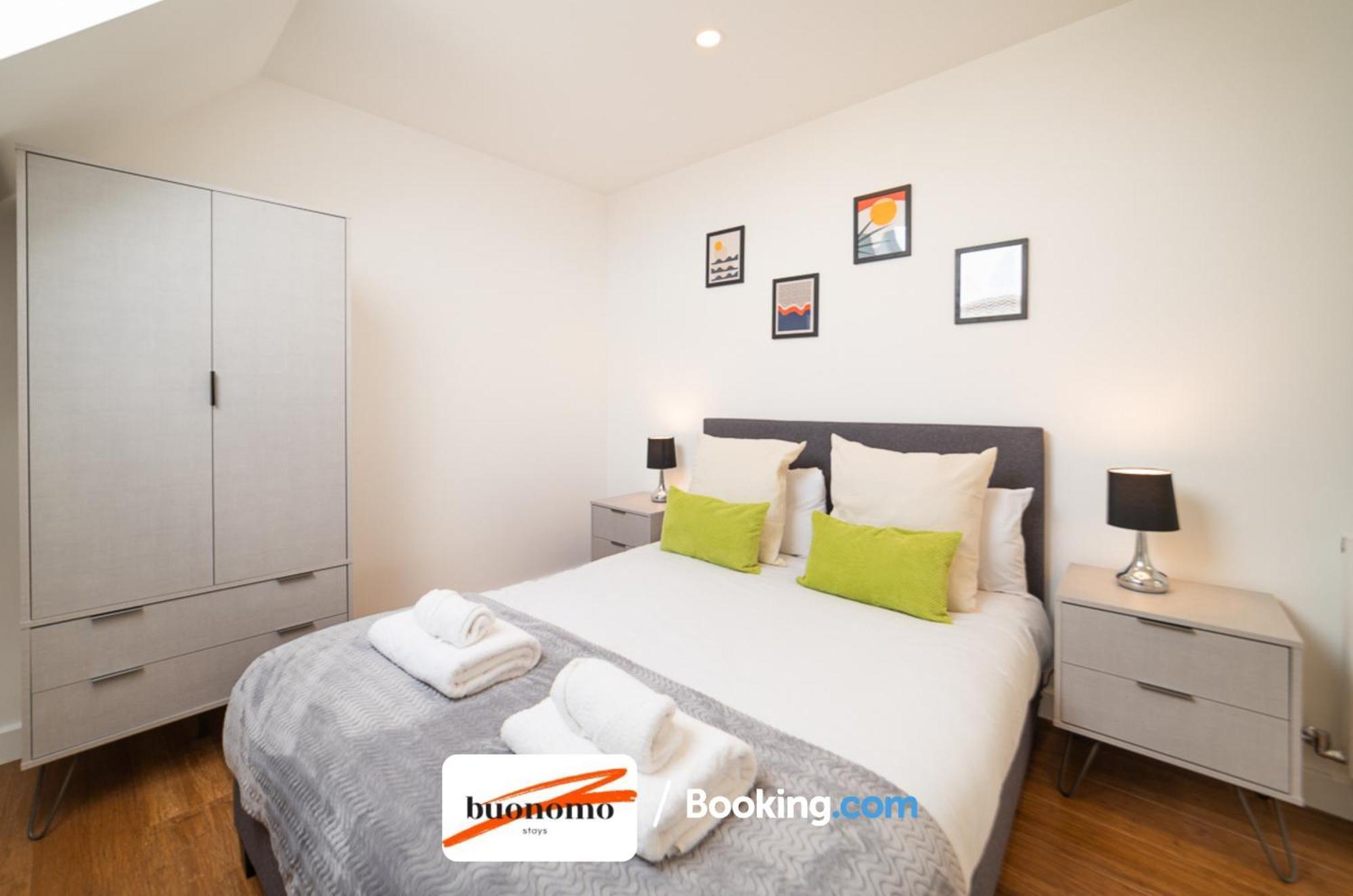 Two Bedroom Apartment At Buonomo Stays Short Lets & Serviced Accommodation London Bagian luar foto