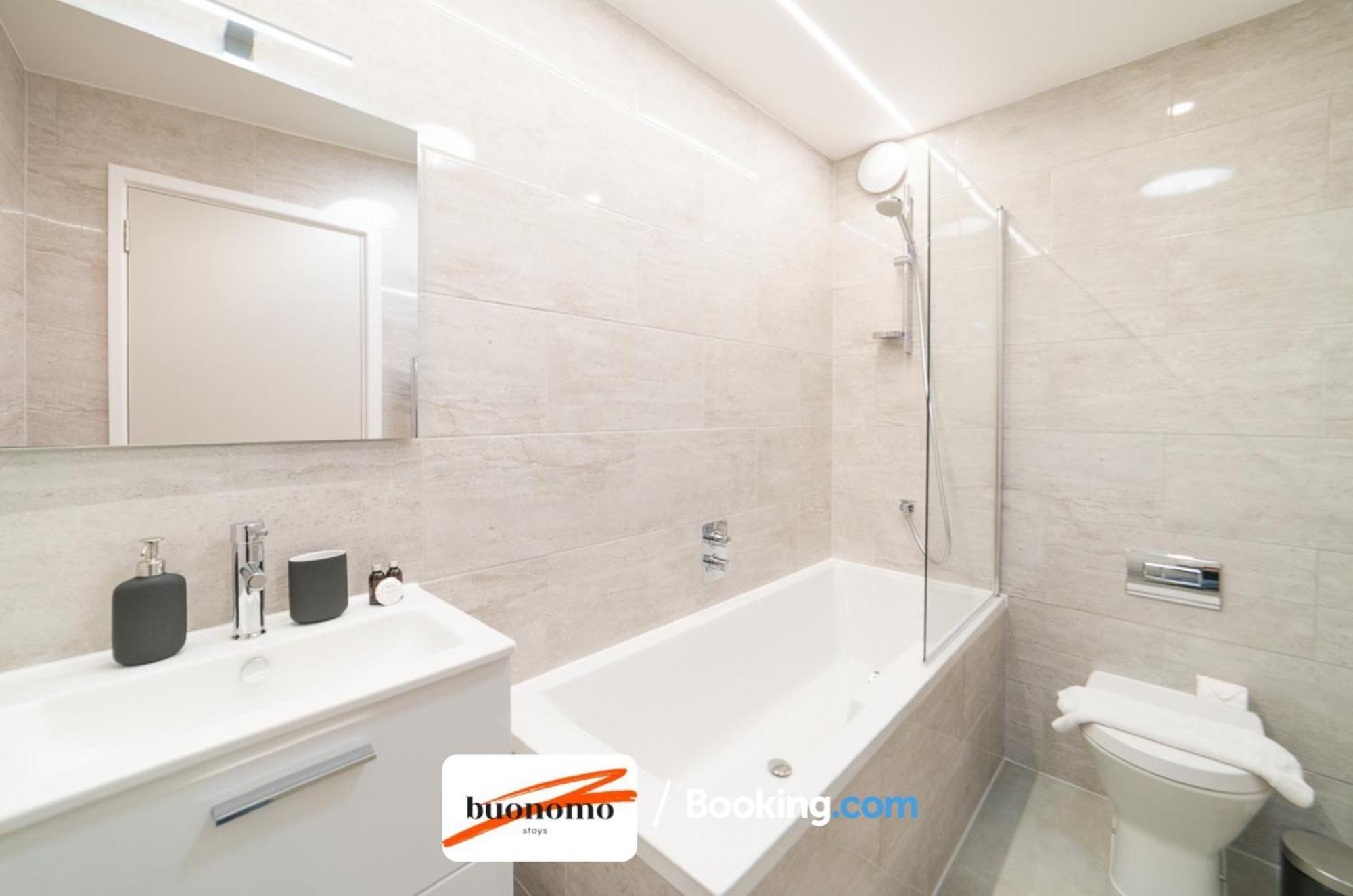 Two Bedroom Apartment At Buonomo Stays Short Lets & Serviced Accommodation London Bagian luar foto